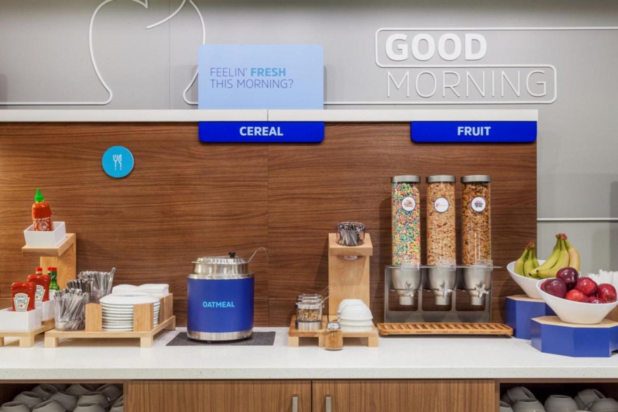 Holiday Inn Express & Suites Fresno Airport By Ihg Extérieur photo
